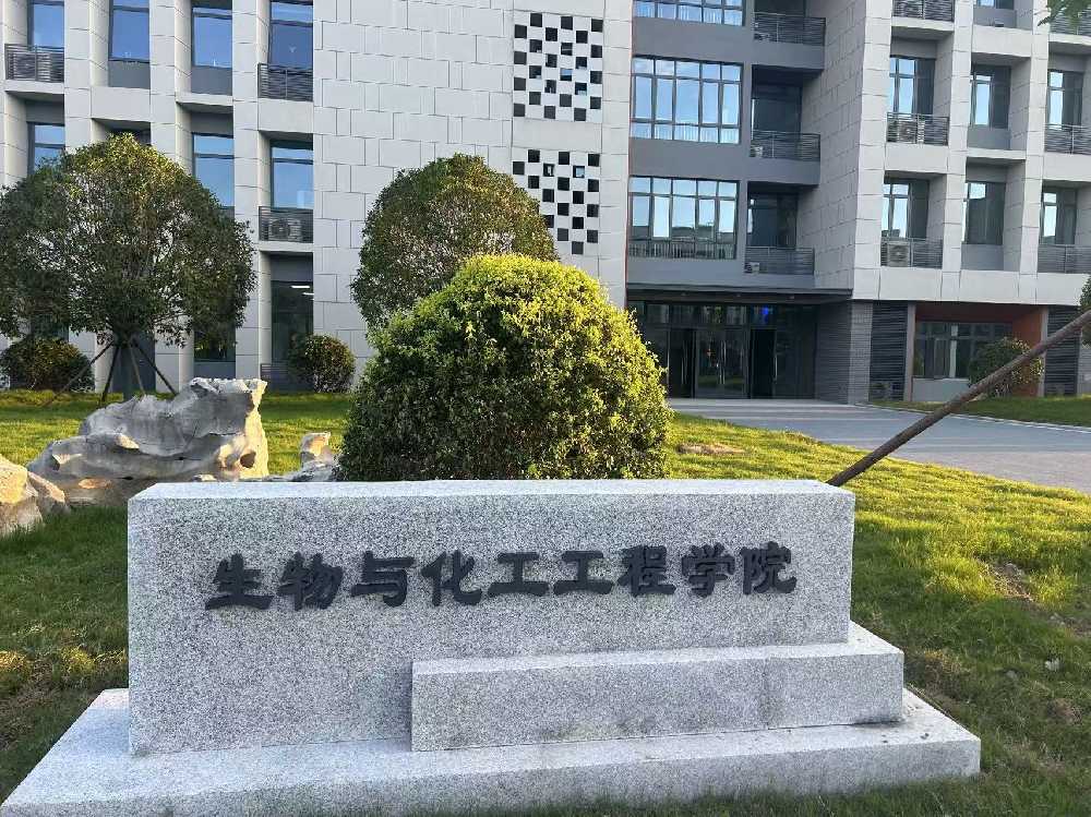 颍东区扬州职业大学体育场高杆灯项目